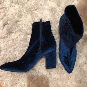 Blue velvet stretch booties